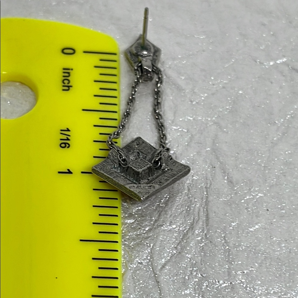 Avon vintage Purple square  and gunmetal pierced Dangle Earrings - Picture 12 of 12
